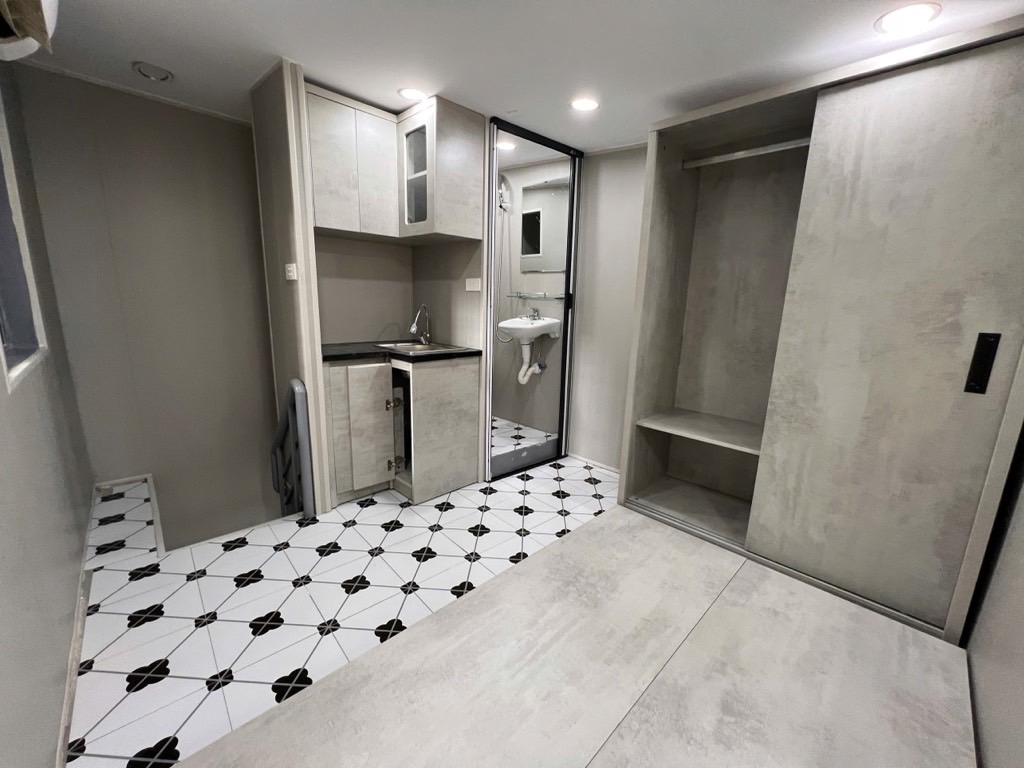 Bán nhà Khuất Duy Tiến - diện tích 15m2 2 tầng - ô tô tránh - giá 1,4 tỷ