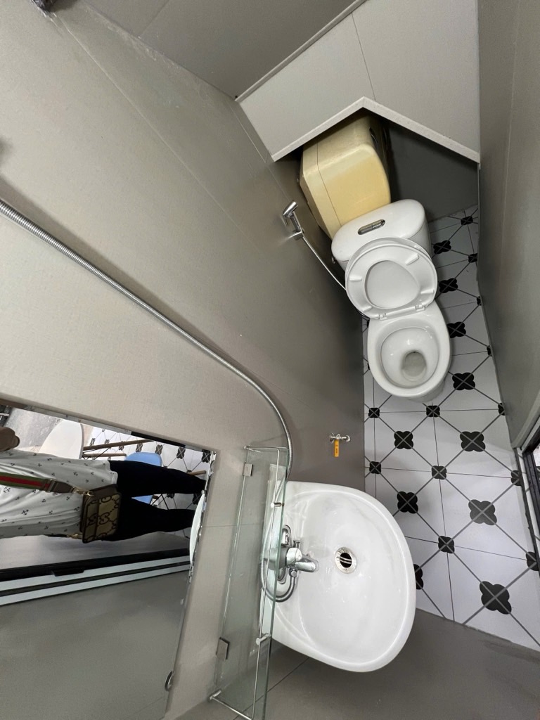 Bán nhà Khuất Duy Tiến - diện tích 15m2 2 tầng - ô tô tránh - giá 1,4 tỷ