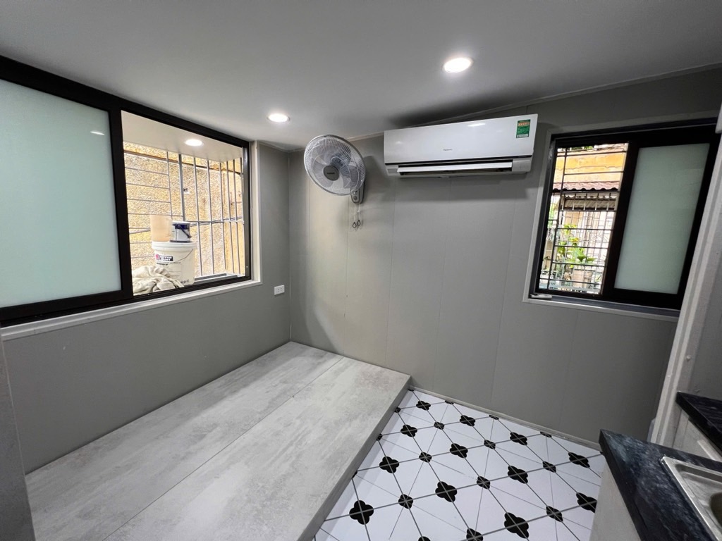 Bán nhà Khuất Duy Tiến - diện tích 15m2 2 tầng - ô tô tránh - giá 1,4 tỷ