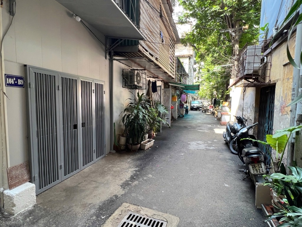 Bán nhà Khuất Duy Tiến - diện tích 15m2 2 tầng - ô tô tránh - giá 1,4 tỷ