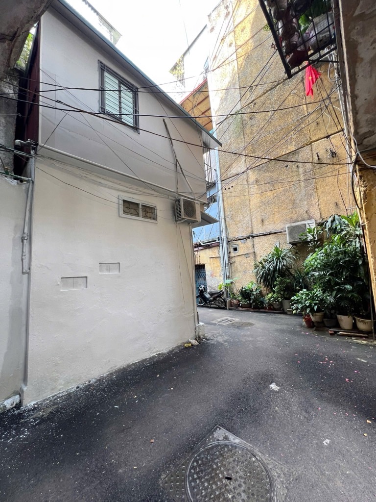 Bán nhà Khuất Duy Tiến - diện tích 15m2 2 tầng - ô tô tránh - giá 1,4 tỷ