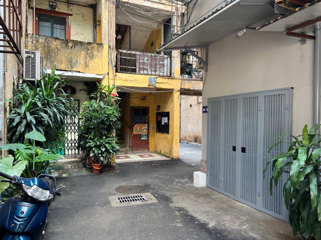 Bán nhà Khuất Duy Tiến - diện tích 15m2 2 tầng - ô tô tránh - giá 1,4 tỷ