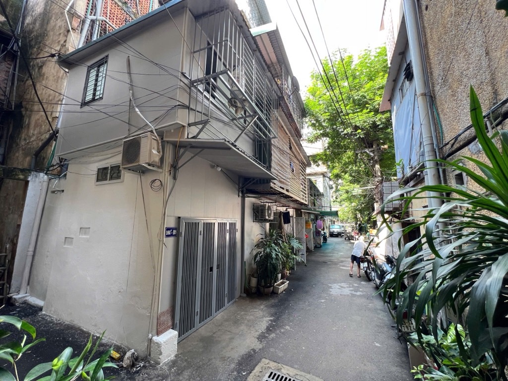 Bán nhà Khuất Duy Tiến - diện tích 15m2 2 tầng - ô tô tránh - giá 1,4 tỷ