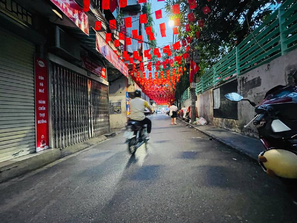 Bán nhà Nguyễn Trãi - diện tích 34,8m2 5 tầng - Ô TÔ TRÁNH - giá 14,8 tỷ