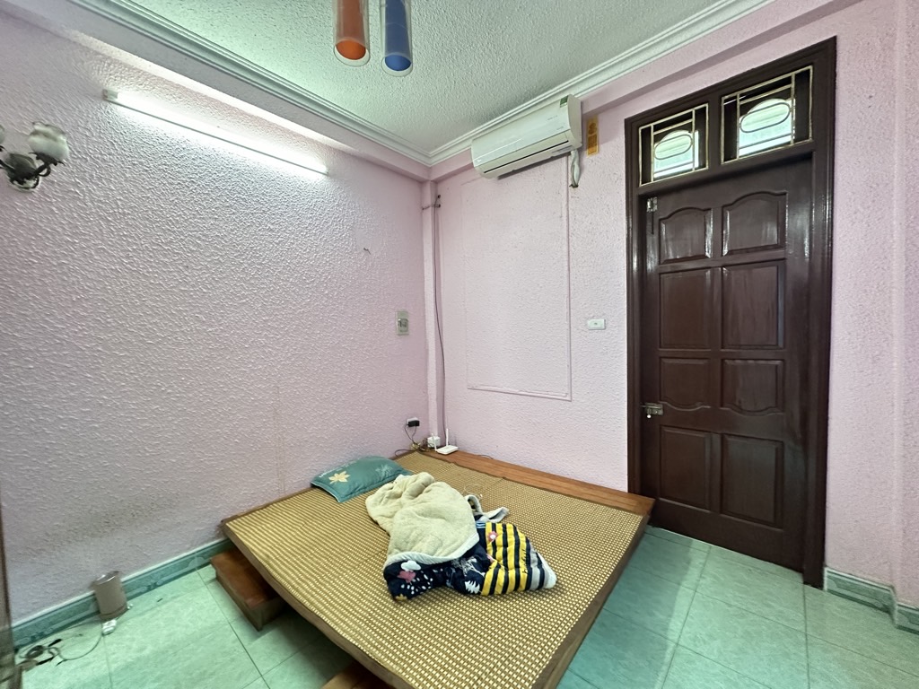 Bán nhà Lê Trọng Tấn - diện tích 39.6m2 3 tầng - Lô góc, mặt ngõ thông ô tô - giá 10,8 tỷ