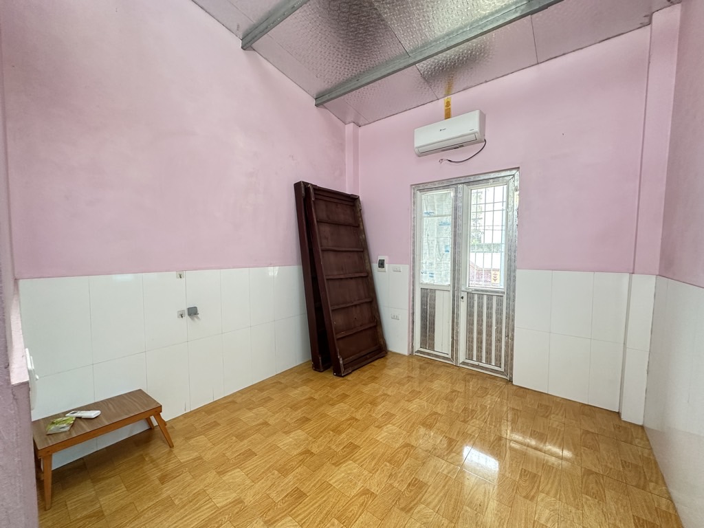 Bán nhà Lê Trọng Tấn - diện tích 39.6m2 3 tầng - Lô góc, mặt ngõ thông ô tô - giá 10,8 tỷ