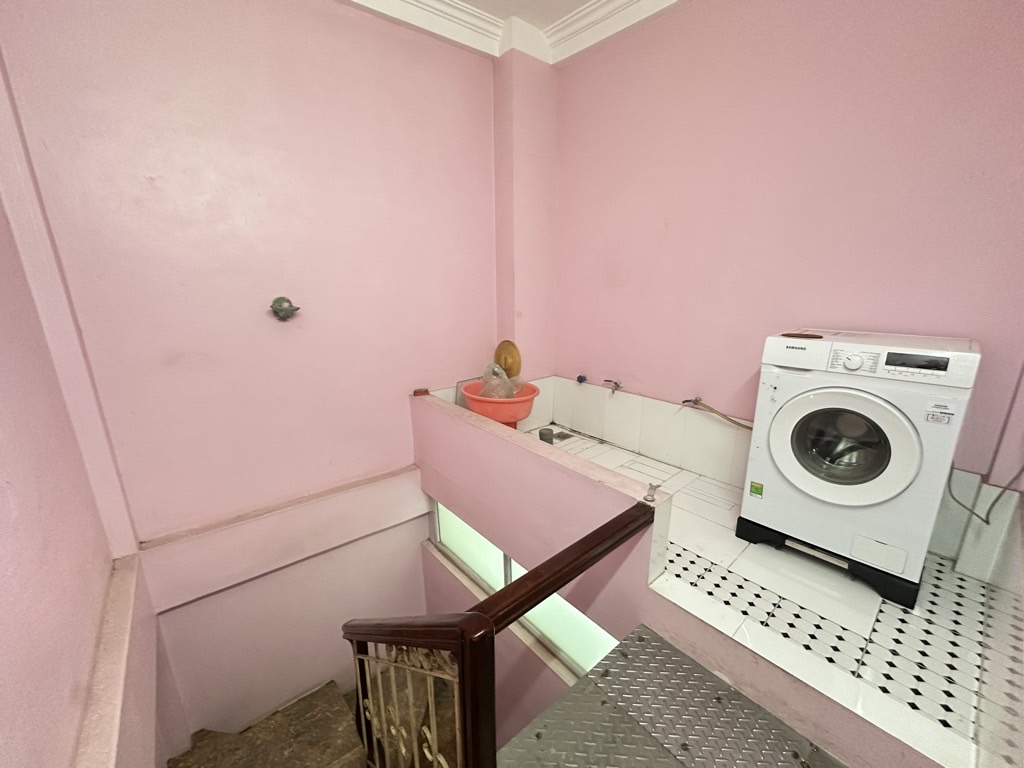 Bán nhà Lê Trọng Tấn - diện tích 39.6m2 3 tầng - Lô góc, mặt ngõ thông ô tô - giá 10,8 tỷ