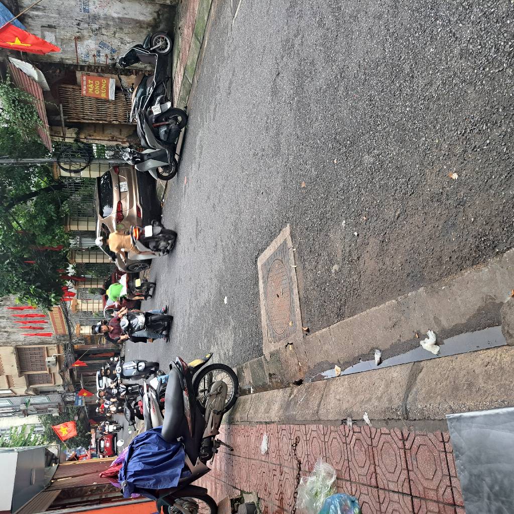 Bán nhà Trần Khát Chân - diện tích 80m2 1 tầng - Mặt ngõ thông, kinh doanh đa dạng - giá 18,3 tỷ