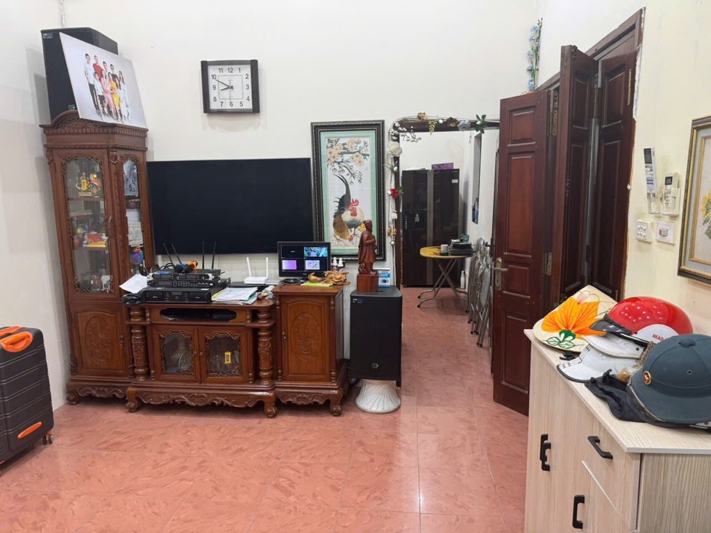 Bán nhà Nguyễn Lân - diện tích 68.4m2 3 tầng - Lô góc ô tô đỗ cổng - giá 19,5 tỷ