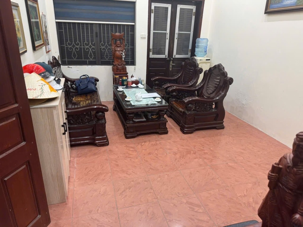 Bán nhà Nguyễn Lân - diện tích 68.4m2 3 tầng - Lô góc ô tô đỗ cổng - giá 19,5 tỷ