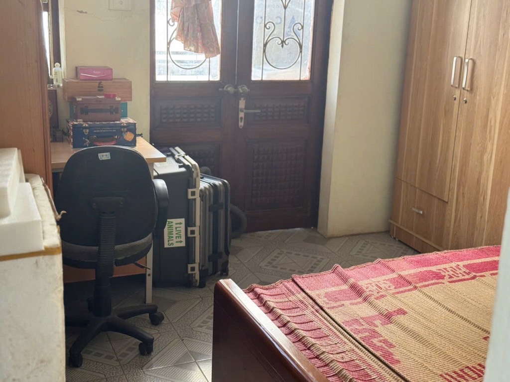 Bán nhà Nguyễn Lân - diện tích 68.4m2 3 tầng - Lô góc ô tô đỗ cổng - giá 19,5 tỷ