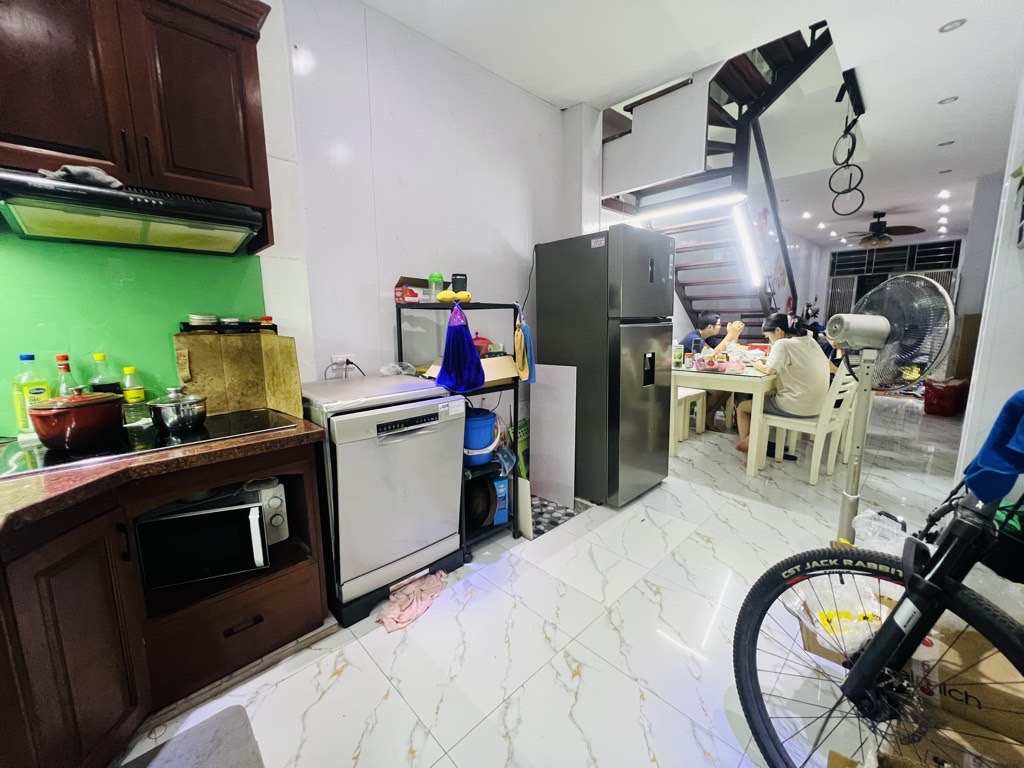 Bán nhà Nguyễn Trãi - diện tích 34.1m2 4 tầng - Cách ô tô 10m - giá 7,4 tỷ