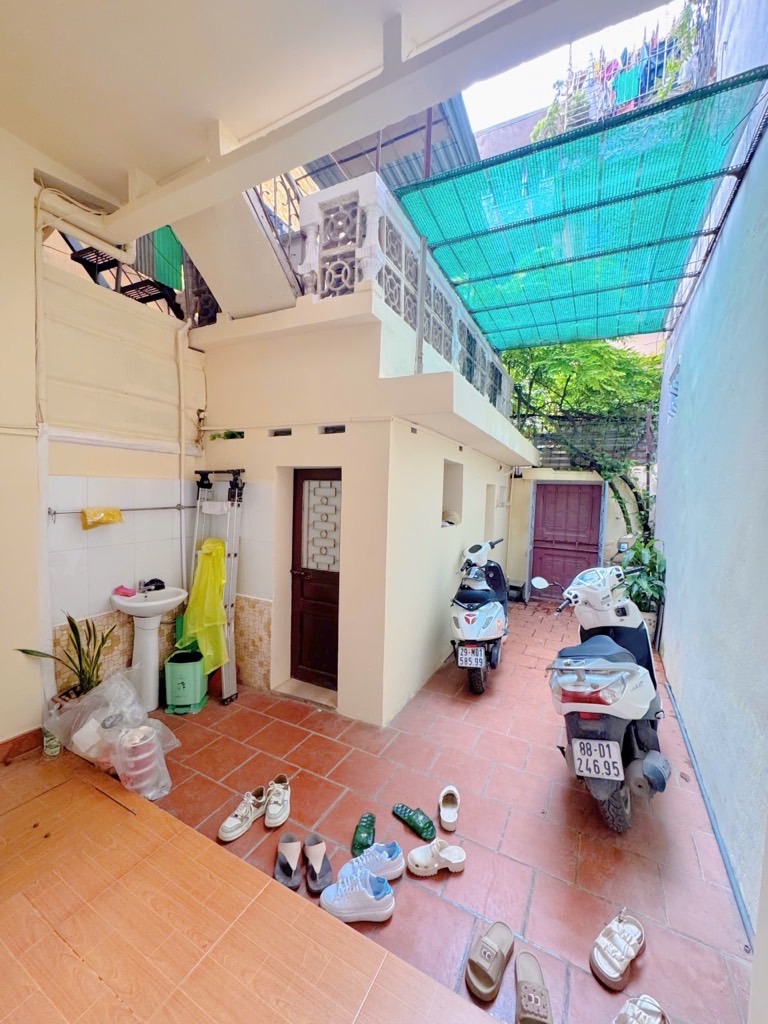 Bán nhà Pháo Đài Láng - diện tích 53m2 2 tầng - ô tô đỗ gần - giá 14,2 tỷ