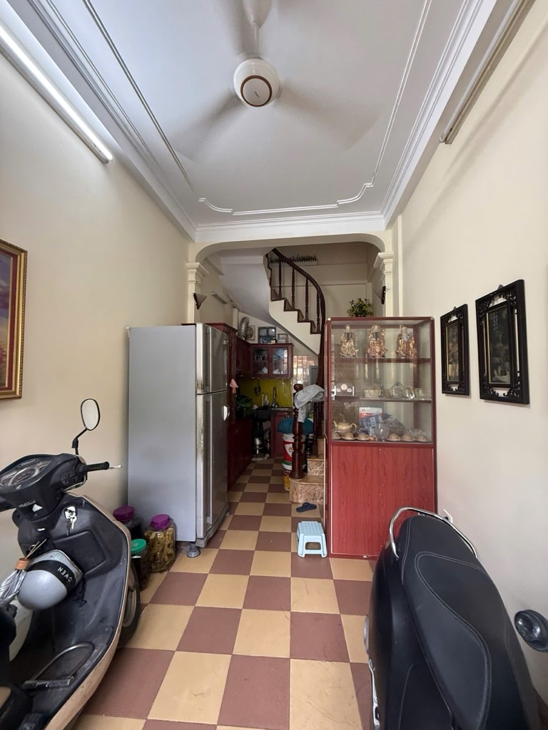 Bán nhà Trần Hữu Tước - diện tích 21m2 5 tầng - mặt phố - giá 7,5 tỷ