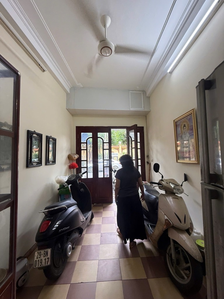 Bán nhà Trần Hữu Tước - diện tích 21m2 5 tầng - mặt phố - giá 7,5 tỷ