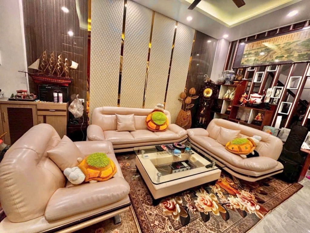 Bán nhà Thịnh Quang - diện tích 46m2 5 tầng - Ô TÔ ĐỖ CỬA - giá 14,8 tỷ