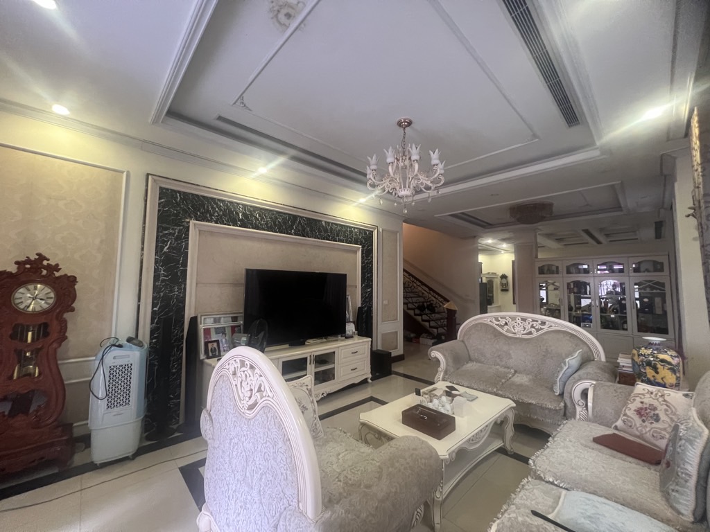 Bán biệt thự Việt Hưng 190m2 x 4 tầng, mặt tiền 9m, giá 58 tỷ