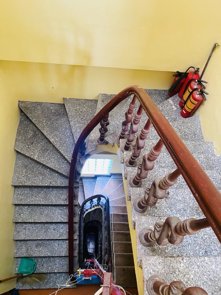 Bán nhà Kim Giang - diện tích 86.7m2 5 tầng - Nhà lô góc 2 thoáng - giá 17,9 tỷ