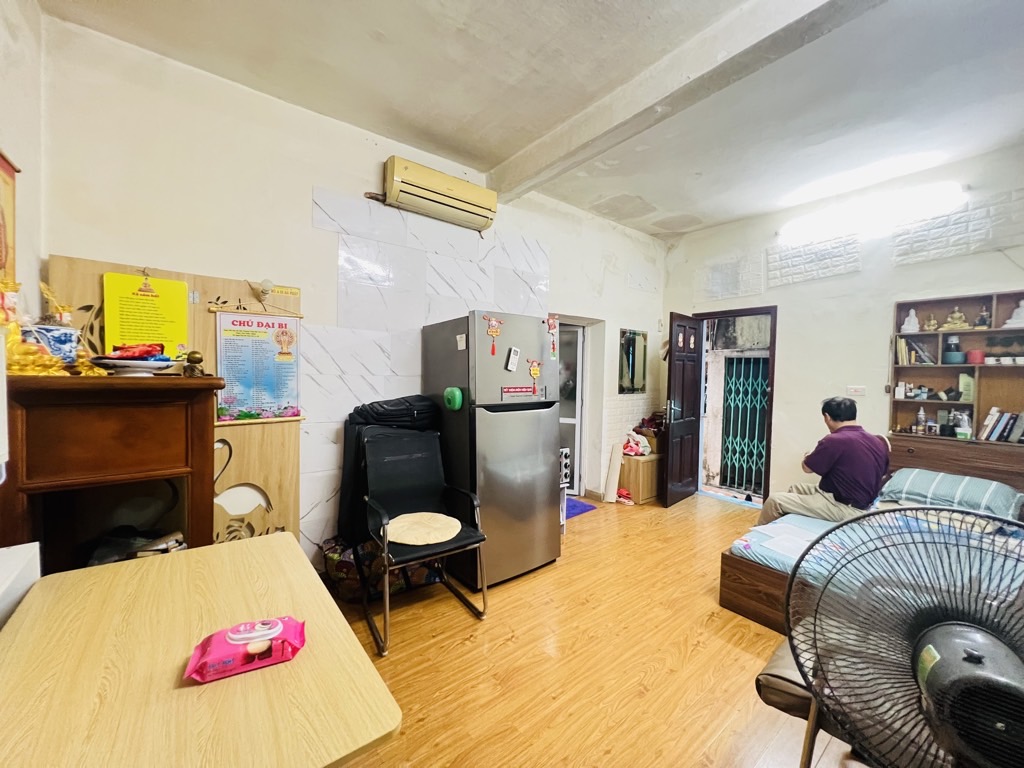 Bán nhà Đại Cồ Việt - diện tích 27.3m2 2 tầng - SAU LƯNG MẶT PHỐ - giá 10,5 tỷ