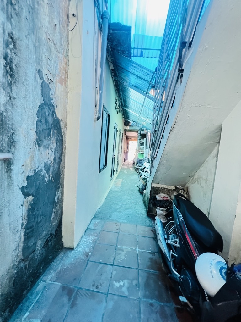 Bán nhà Đại Cồ Việt - diện tích 27.3m2 2 tầng - SAU LƯNG MẶT PHỐ - giá 10,5 tỷ