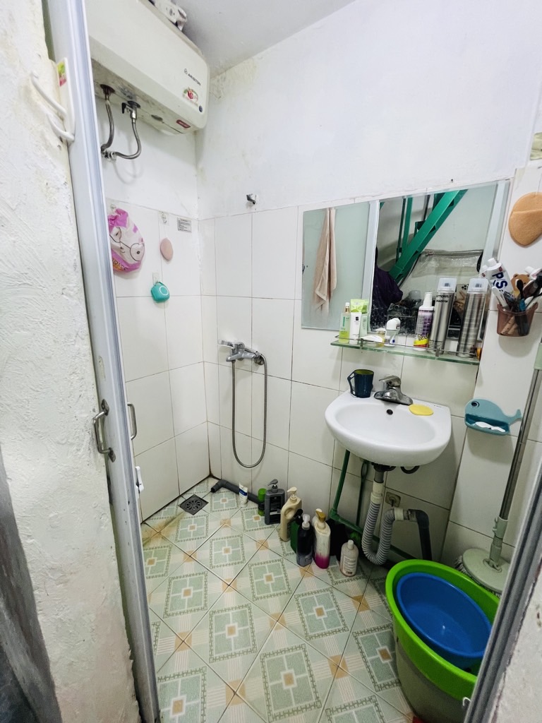 Bán nhà Đại Cồ Việt - diện tích 27.3m2 2 tầng - SAU LƯNG MẶT PHỐ - giá 10,5 tỷ