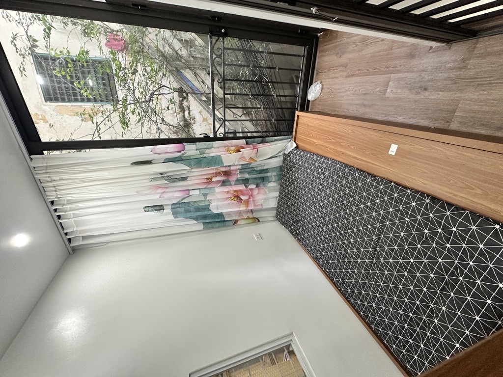 Bán nhà Tôn Đức Thắng - diện tích 10m2 4 tầng - Lô góc - giá 2,4 tỷ