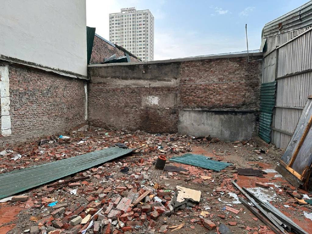 Bán nhà Giải Phóng - diện tích 89m2 1 tầng - ô tô tránh - giá 18 tỷ