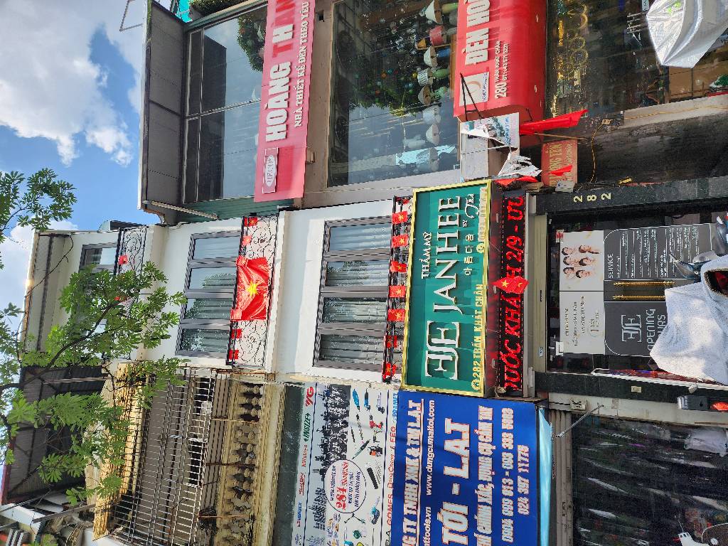 Bán nhà Trần Khát Chân - diện tích 24m2 4 tầng - Mặt phố lô góc vỉa hè khủng - giá 18,5 tỷ