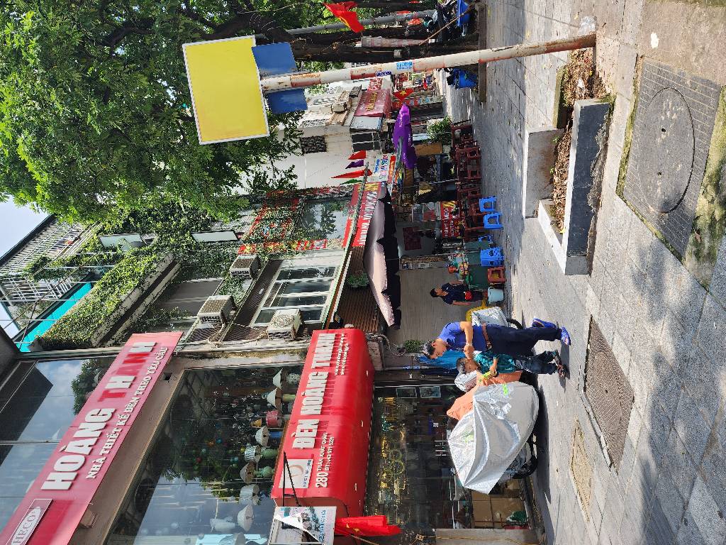 Bán nhà Trần Khát Chân - diện tích 24m2 4 tầng - Mặt phố lô góc vỉa hè khủng - giá 18,5 tỷ