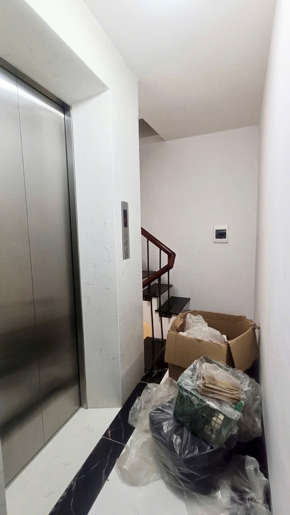 Bán nhà Trương Định - diện tích 33.5m2 5 tầng - thang máy - giá 9 tỷ