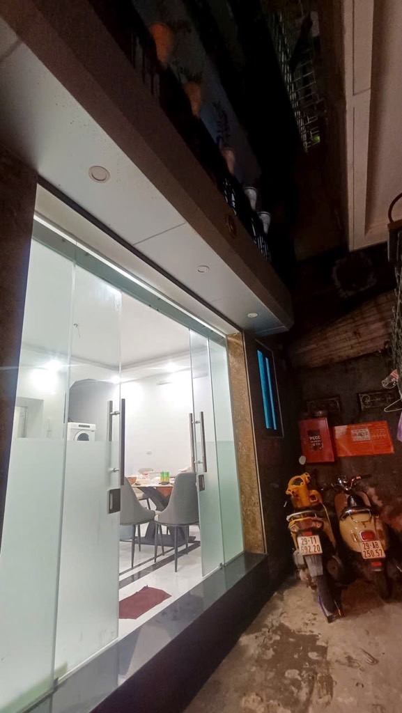 Bán nhà Trương Định - diện tích 33.5m2 5 tầng - thang máy - giá 9 tỷ