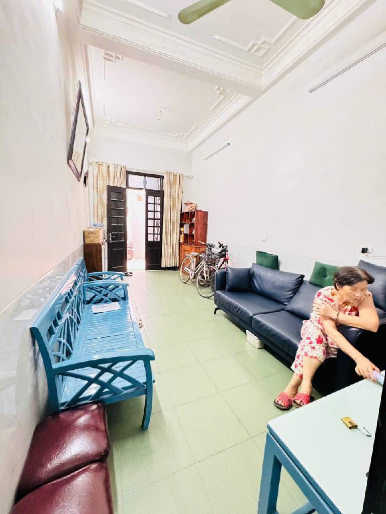 Bán nhà Giải Phóng - diện tích 44.5m2 4 tầng - ô tô tránh - giá 15,8 tỷ