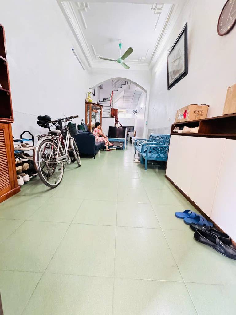 Bán nhà Giải Phóng - diện tích 44.5m2 4 tầng - ô tô tránh - giá 15,8 tỷ