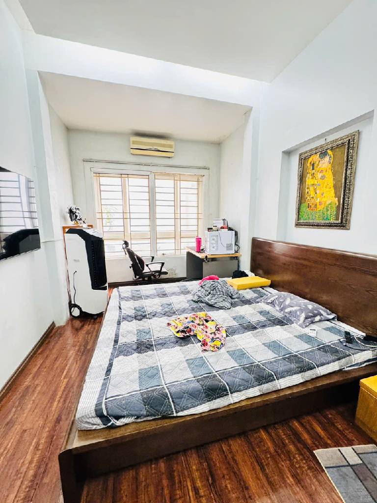 Bán nhà Giải Phóng - diện tích 44.5m2 4 tầng - ô tô tránh - giá 15,8 tỷ