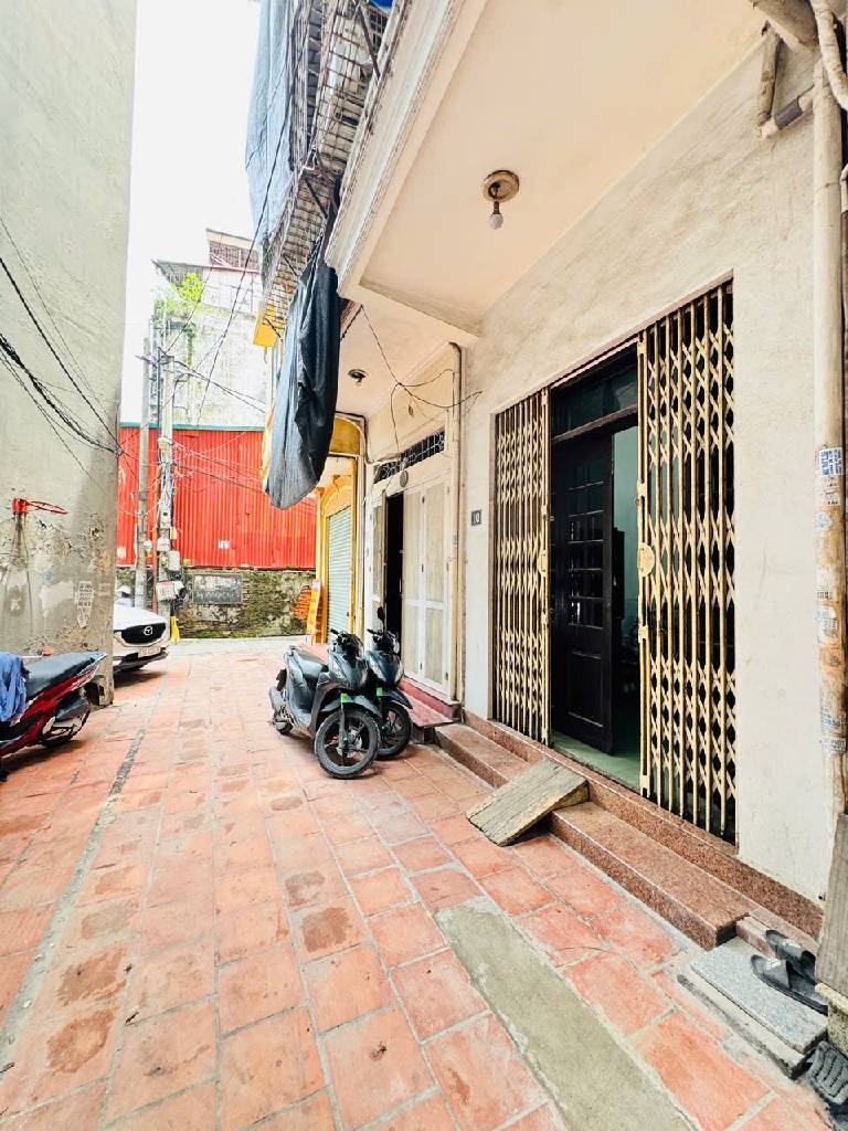 Bán nhà Giải Phóng - diện tích 44.5m2 4 tầng - ô tô tránh - giá 15,8 tỷ