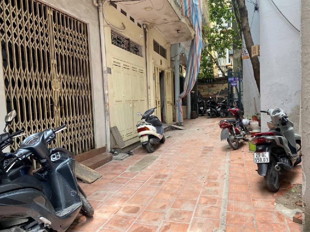 Bán nhà Giải Phóng - diện tích 44.5m2 4 tầng - ô tô tránh - giá 15,8 tỷ