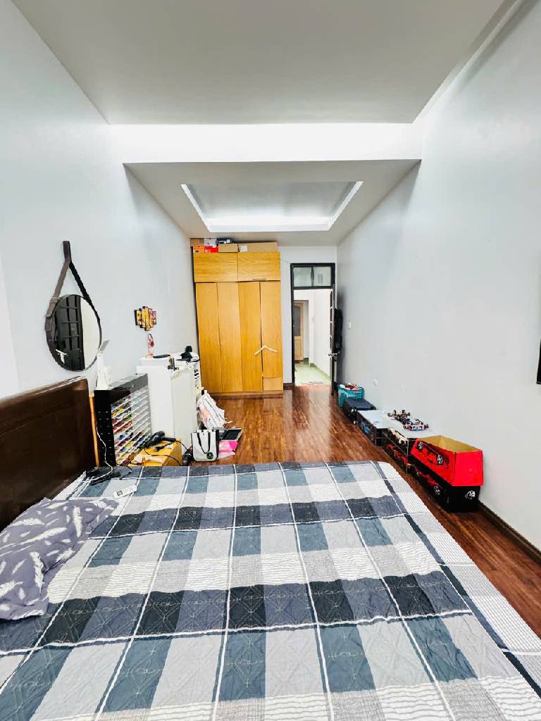 Bán nhà Giải Phóng - diện tích 44.5m2 4 tầng - ô tô tránh - giá 15,8 tỷ