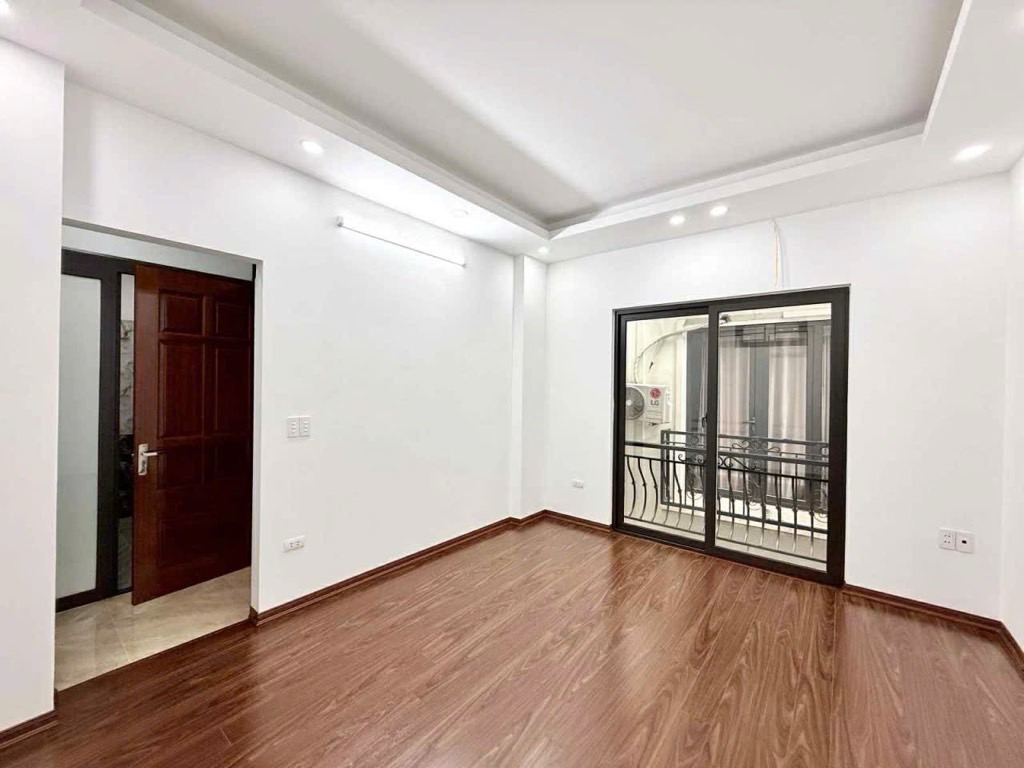 Bán nhà Khâm Thiên - 32m2 5 tầng - Nhà xây mới hai mặt ngõ thoáng - giá 8.6 tỷ