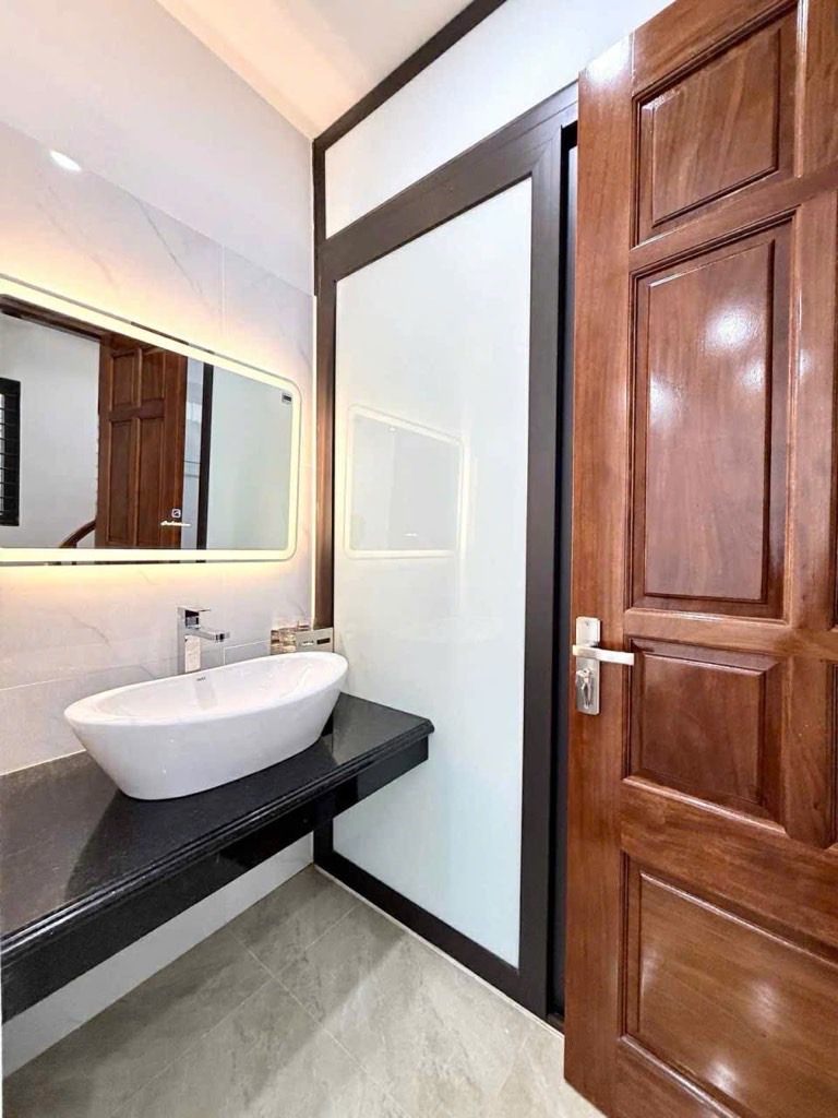 Bán nhà Khâm Thiên - 32m2 5 tầng - Nhà xây mới hai mặt ngõ thoáng - giá 8.6 tỷ