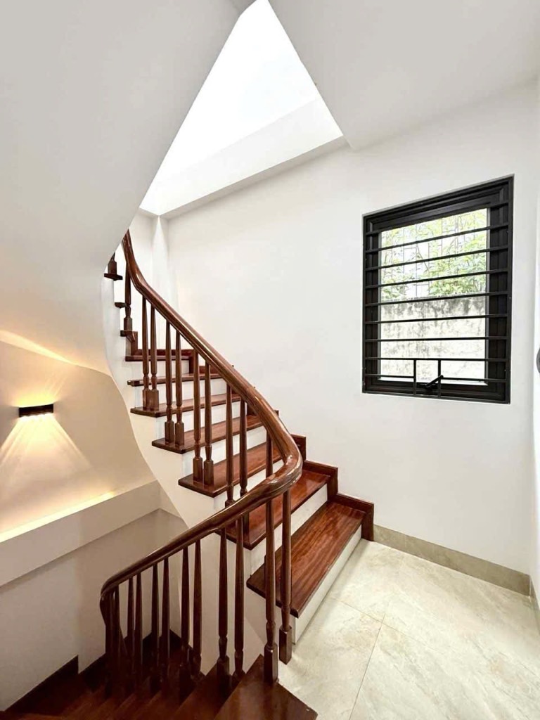 Bán nhà Khâm Thiên - 32m2 5 tầng - Nhà xây mới hai mặt ngõ thoáng - giá 8.6 tỷ