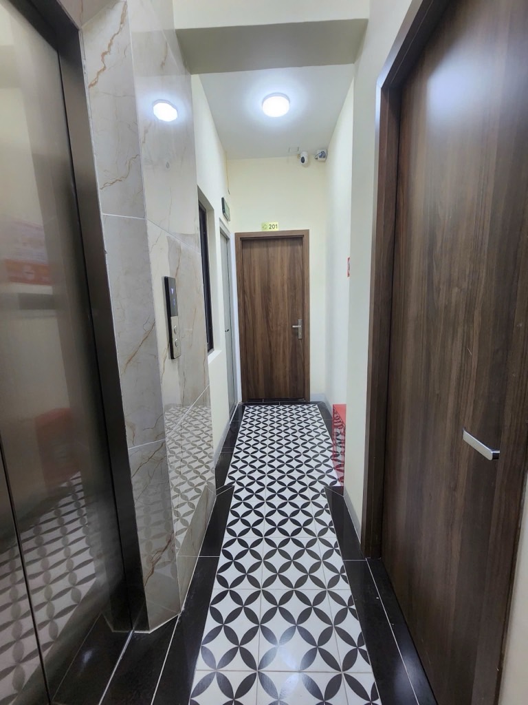 Bán nhà Chùa Láng - diện tích 80m2 6 tầng - Căn hộ dịch vụ mới, full nội thất - giá 22,5 tỷ