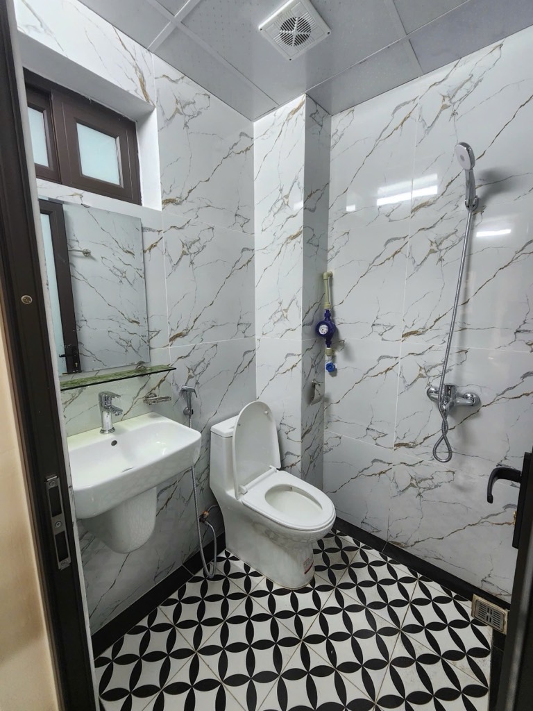 Bán nhà Chùa Láng - diện tích 80m2 6 tầng - Căn hộ dịch vụ mới, full nội thất - giá 22,5 tỷ