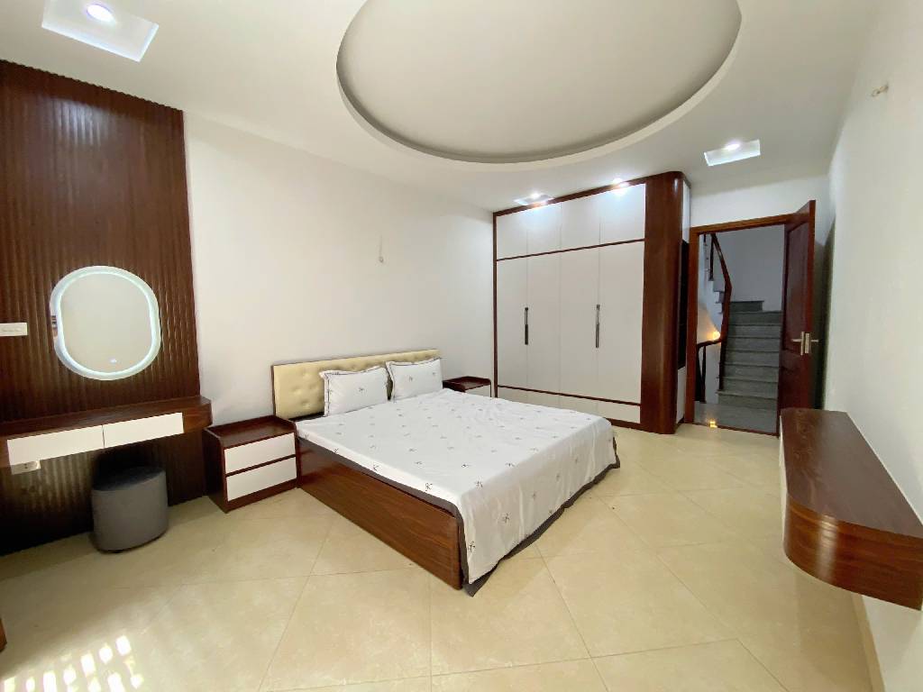 Bán nhà ngõ Văn Chương - diện tích 32,5m2 5 tầng - Mặt ngõ thẳng tắp, gần hồ Văn Chương - giá 8,8 tỷ