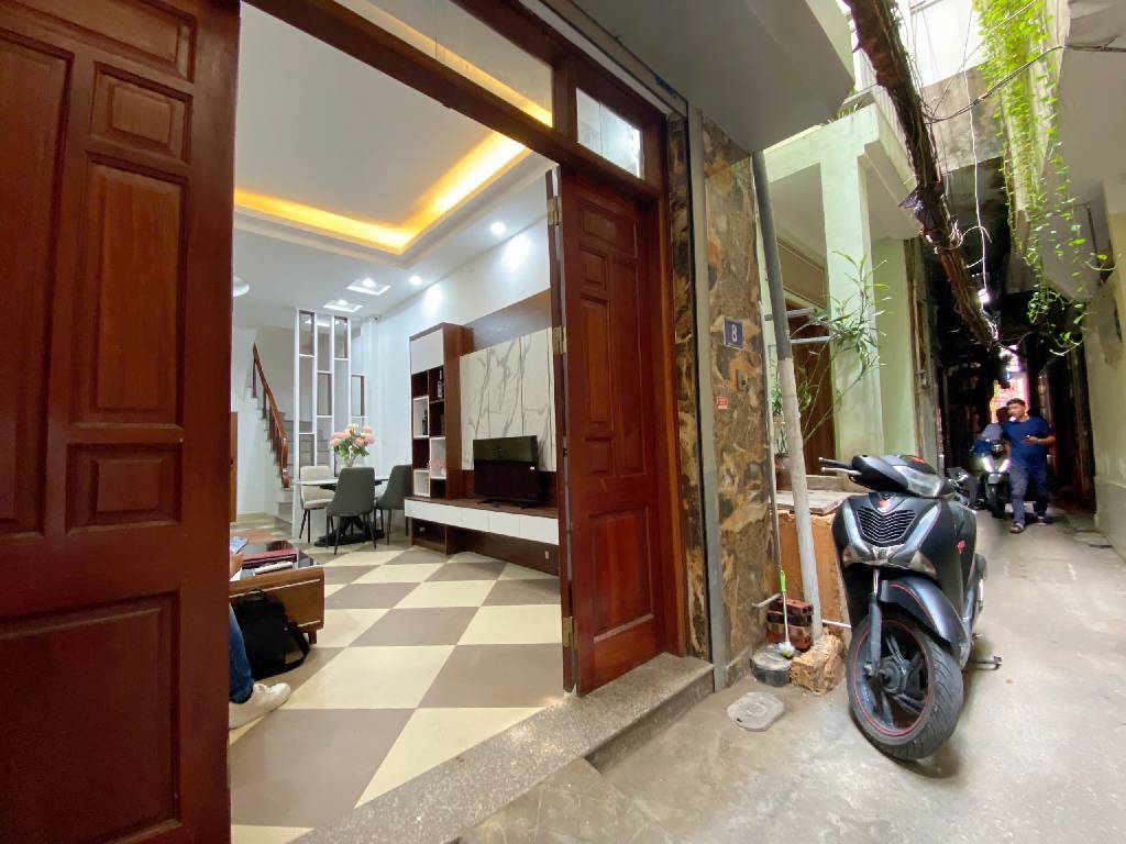 Bán nhà ngõ Văn Chương - diện tích 32,5m2 5 tầng - Mặt ngõ thẳng tắp, gần hồ Văn Chương - giá 8,8 tỷ