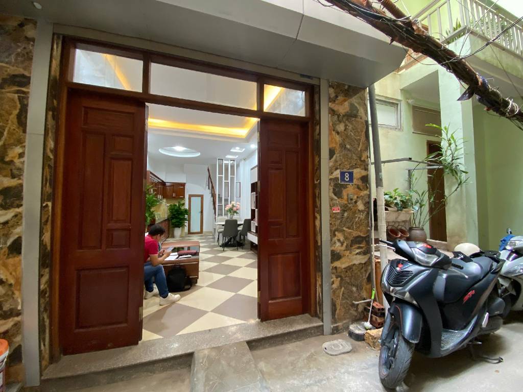 Bán nhà ngõ Văn Chương - diện tích 32,5m2 5 tầng - Mặt ngõ thẳng tắp, gần hồ Văn Chương - giá 8,8 tỷ