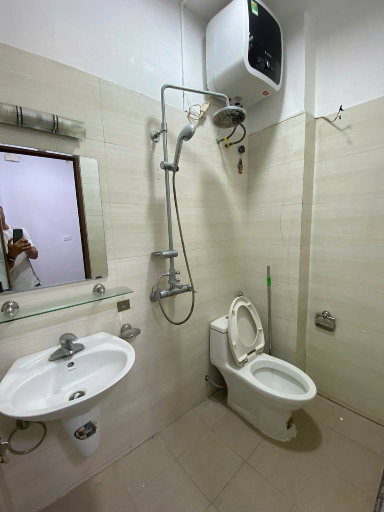 Bán nhà ngõ Văn Chương - diện tích 32,5m2 5 tầng - Mặt ngõ thẳng tắp, gần hồ Văn Chương - giá 8,8 tỷ