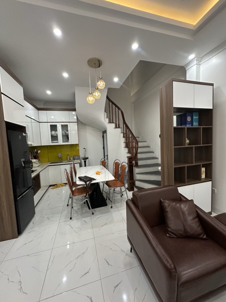 Bán nhà Bằng Liệt - diện tích 40.3m2 5 tầng - ô tô tránh - giá 11,2 tỷ