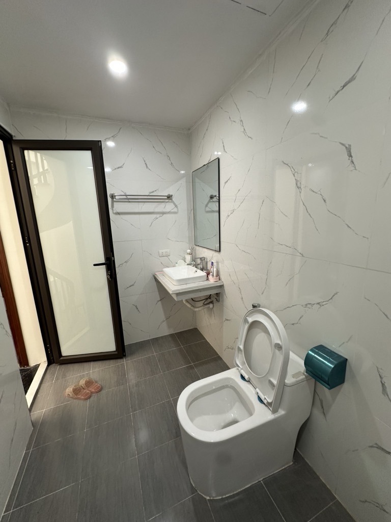 Bán nhà Bằng Liệt - diện tích 40.3m2 5 tầng - ô tô tránh - giá 11,2 tỷ