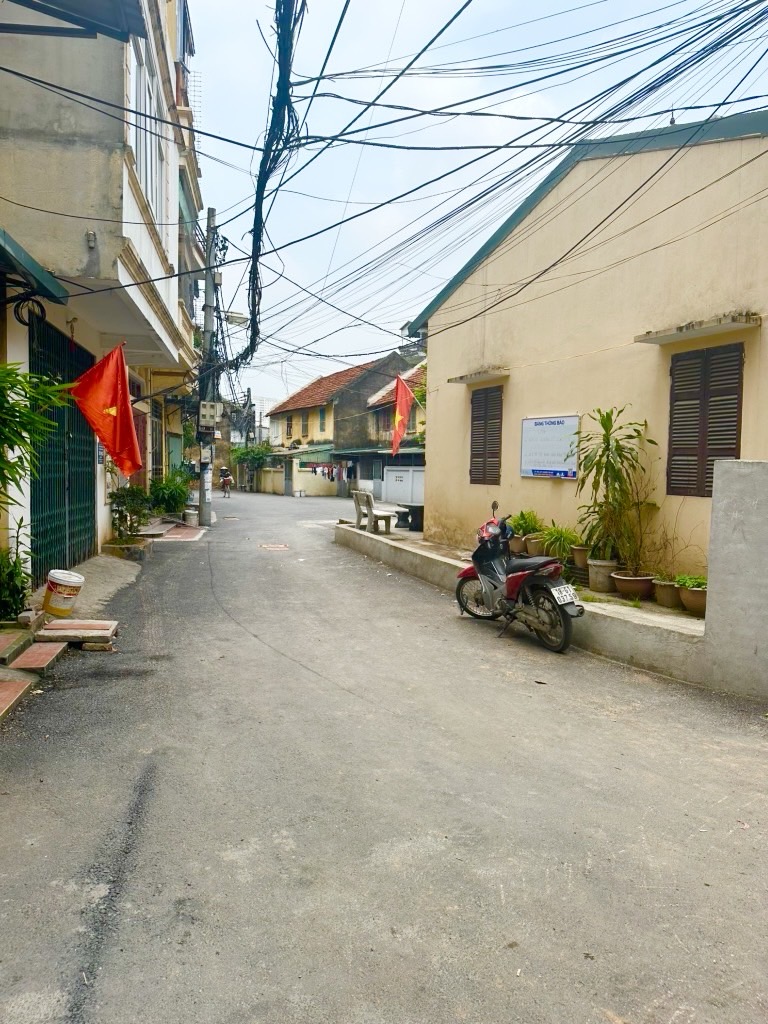 Bán nhà Bằng Liệt - diện tích 40.3m2 5 tầng - ô tô tránh - giá 11,2 tỷ