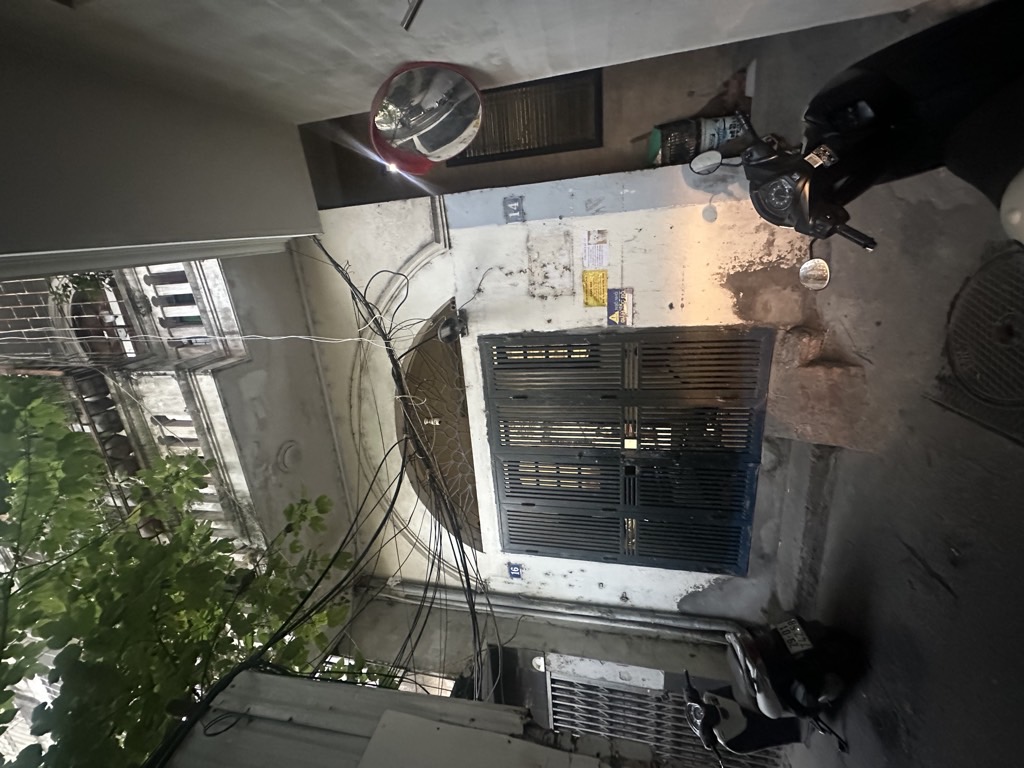 Bán nhà Trần Khát Chân - diện tích 40m2 4 tầng - Nhà riêng, gần công viên - giá 15,4 tỷ